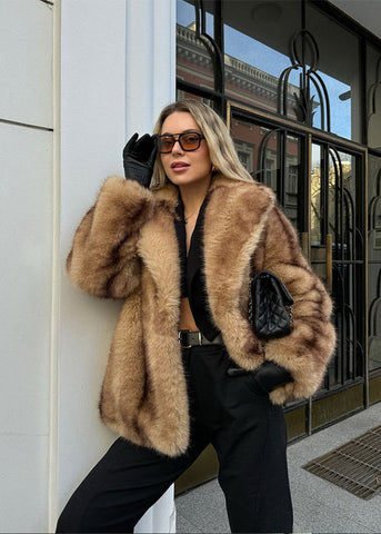 Luxe Essence - Plush Faux Fur Coat