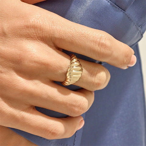 Selene Twist Gold Ring